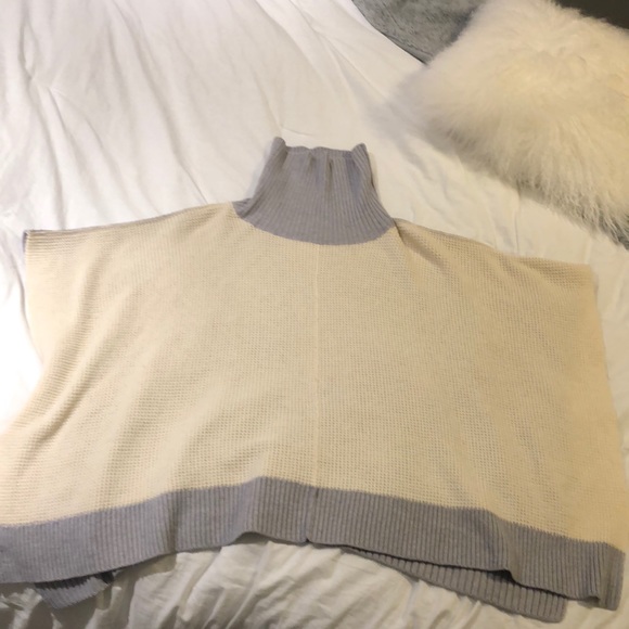 Poncho - Picture 2 of 5